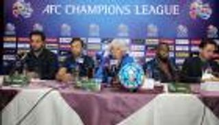 صحفيون إيرانيون يستفزون مدرب النصر الإماراتي