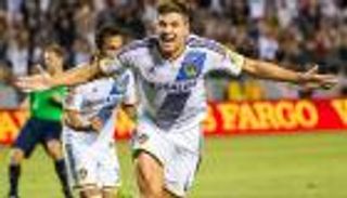 بالفيديو: جيرارد يهدر ركلة جزاء مبكرة ويسجل في الوقت الضائع