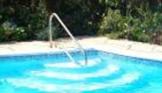 احترس.. المطهرات المستخدمة في حمامات السباحة قد تشكل خطرا