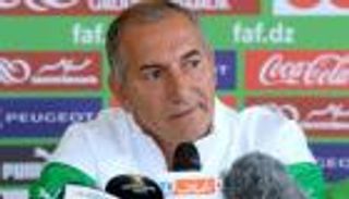 مدرب المنتخب الجزائري السابق يهاجم خبراء الفضائيات