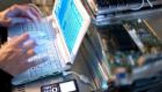 مخابرات سويسرا تراقب 400 