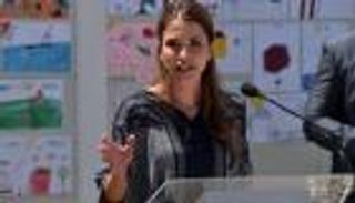 شاهد.. الملكة رانيا في ليسبوس: افتحوا للاجئين "ممرات آمنة"