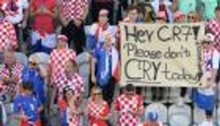 جماهير كرواتيا تستفز رونالدو بلافتة