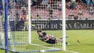 بالفيديو.. هدف كوميدي يثير الجدل في إيطاليا  