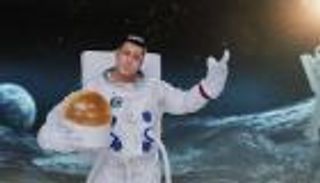 بالصور.. سلمان خان أول نجم هندي يجسد دور رائد فضاء