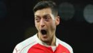 أوزيل: فرق صغيرة منعت أرسنال من اللقب الغائب