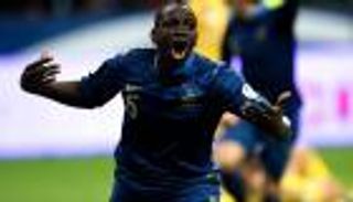 الاتحاد الأوروبي يرفع الإيقاف عن مامادو ساكو