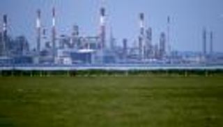 الخام الأمريكي يرتفع وأسواق النفط العالمية تتراجع