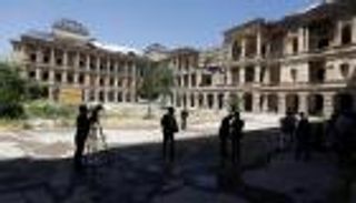 قصر دار الأمان التاريخي الأفغاني يمسح عنه آثار الحرب