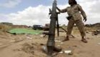 الانقلابيون يشعلون معارك جديدة في اليمن بالصواريخ الباليستية