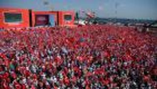 أتراك يشاركون في آخر مظاهرة ضد محاولة الانقلاب بحضور أردوغان