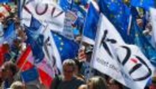 ربع مليون بولندي يتظاهرون ضد الحكومة في وارسو