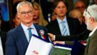 رانييري يفوز بجائزة بيرزوت لأفضل مدرب إيطالي في الموسم