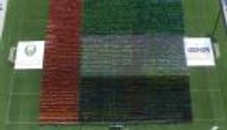 تشكيل علم الإمارات في أكبر تجمع بشري بخوذة السلامة