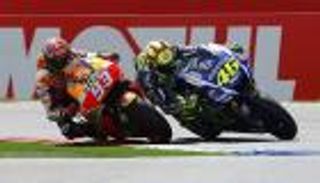 "الخيانة" تشعل النار بين أبطال الدراجات النارية