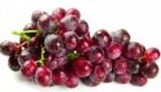 العنب الأحمر يحمي القلب ويقي من "المياه البيضاء" 