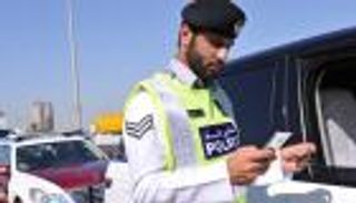 أبوظبي تستحدث تحرير مخالفات المرور ومتابعتها بـ"الهاتف المحمول"