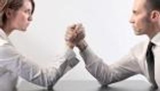 باحثون: الرجال يفضلون النساء الأقل ذكاء.. كيف؟