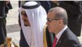 الملك سلمان يتجه لإسطنبول للمشاركة في القمة الإسلامية الـ 13