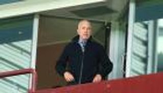 موظفة تكشف ديكتاتورية مالك أستون فيلا ومديره مع المشجعين