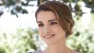 صورة.. الملكة رانيا تستقبل 2016 بقلب مضيء