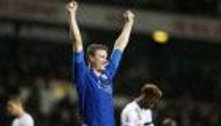 لاعب ليستر سيتي يستعد لدوري الأبطال بحركة