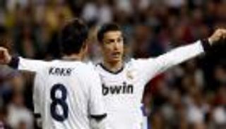 كاكا يطالب جماهير ريال باحترام رونالدو