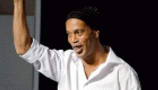 رونالدينيو يقتحم عالم السينما بفيلم مع "فان دام"