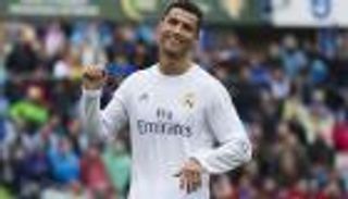 اتهامات لرونالدو باللعب على مشاعر الريال لتجديد عقده