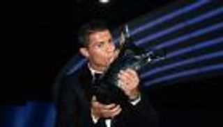 تتويج رونالدو يعيد المناوشات بين صحف كتالونيا ومدريد