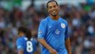 ناد إسترالي يسعى للتعاقد مع رونالدينيو لمباراة واحدة فقط