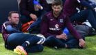 روني: سكولز وجيرارد قدوتي في وسط الملعب