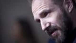 فاينز: السياسة البريطانية تعود لحروب شكسبير