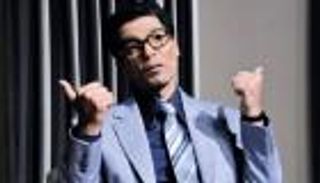 فيديو .. خالد النبوي يتقمَّص شخصية العالم المصري مصطفى محمود