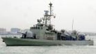 التحالف يحاصر ميناء المكلا اليمني ويطالب البواخر بالمغادرة