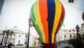 فرحة البرلمان بالملك سلمان.. أغاني وأزهار وأشعار