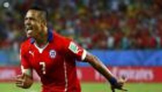 سانشيز يكشف أسباب بنائه للملاعب في مسقط رأسه