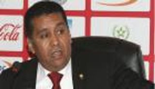 إيقاف مدرب الرجاء 6 أشهر بعد انسحاب فريقه من الكأس