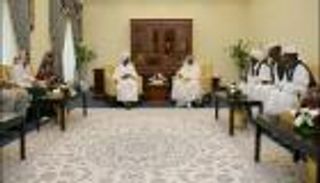 حاكم الشارقة يلتقي وفدا من شعراء السودان