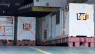 الإمارات تنير عدن بـ50 مولدا كهربائيا