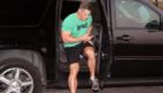 جراحة بالكتف تُبعد جون سينا عن 