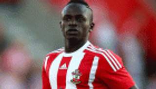 عائلة نجم ساوثهامبتون تنجو من الموت حرقًا