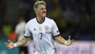 مدرب ألمانيا يشيد بالعودة المثالية للقائد شفاينشتايجر 