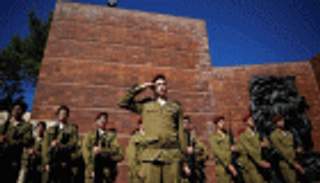 قائد عسكري في مرمي النيران بعد تشبيهه الإسرائيليين بالنازيين 