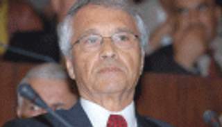 شكيب خليل يتهم "توتال" الفرنسية بالاحتيال على الجزائر