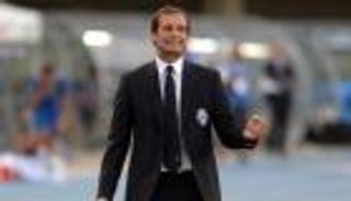 فيديو.. أليجري يخلع معطفه غضبًا من لاعبيه