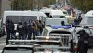 مقتل مهاجم أصاب شرطيتين بسكين في بلدة تشارلروي البلجيكية