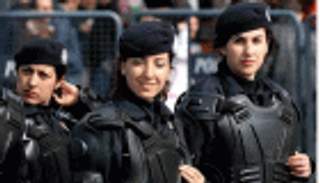 تركيا تسمح للشرطيات بارتداء الحجاب لأول مرة