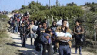 وصول 20 لاجئًا سوريًّا وعراقيًّا إلى مدريد من اليونان