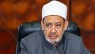 شيخ الأزهر من الحرم النبوي: متضامنون مع فرنسا في مواجهة الإرهاب